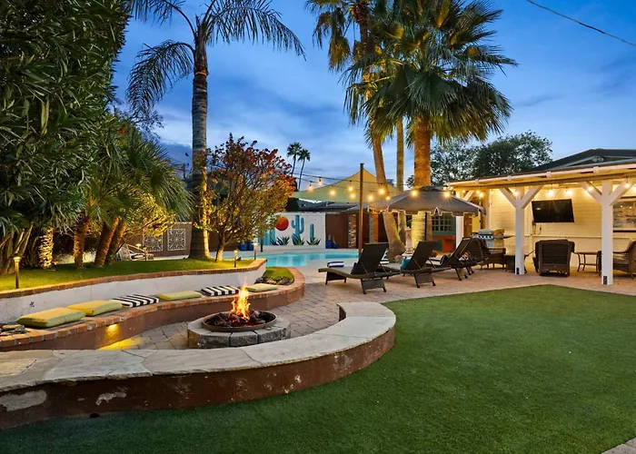 Holiday home Desert Oasis - Epic Backyard Pool Bocce Firepit *
