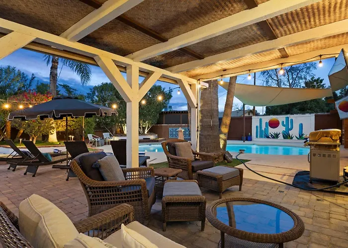 Holiday home Desert Oasis - Epic Backyard Pool Bocce Firepit *