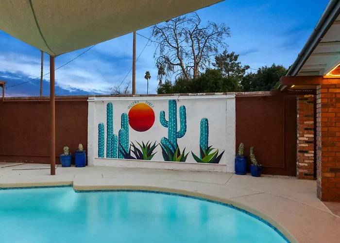 Holiday home Desert Oasis - Epic Backyard Pool Bocce Firepit