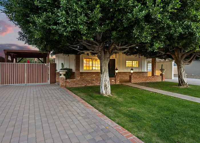 Holiday home Desert Oasis - Epic Backyard Pool Bocce Firepit